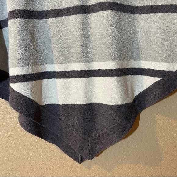 Barefoot Dreams NWOT Cozy White and Gray Striped Poncho - Picture 2 of 5